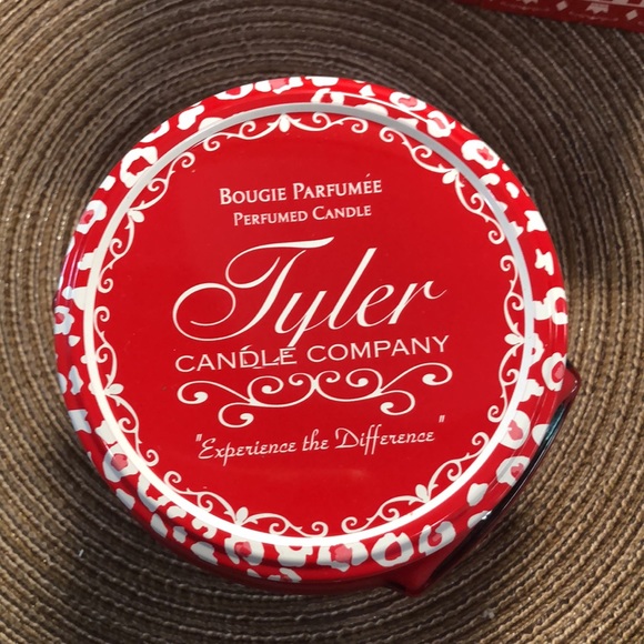 Tyler Candle Co A Christmas Tradition 11oz - Picture 2 of 11